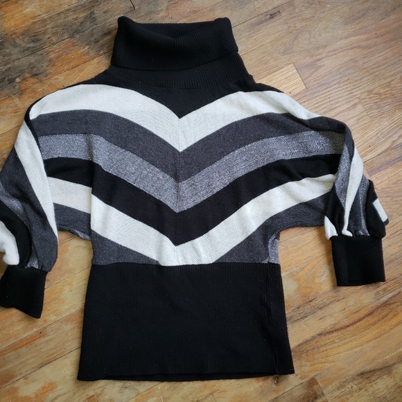BCX Sweaters - BCX sweater v stripes turtle neck size M - H10 BCX Sweaters - BCX sweater v stripes turtle neck size M - H10